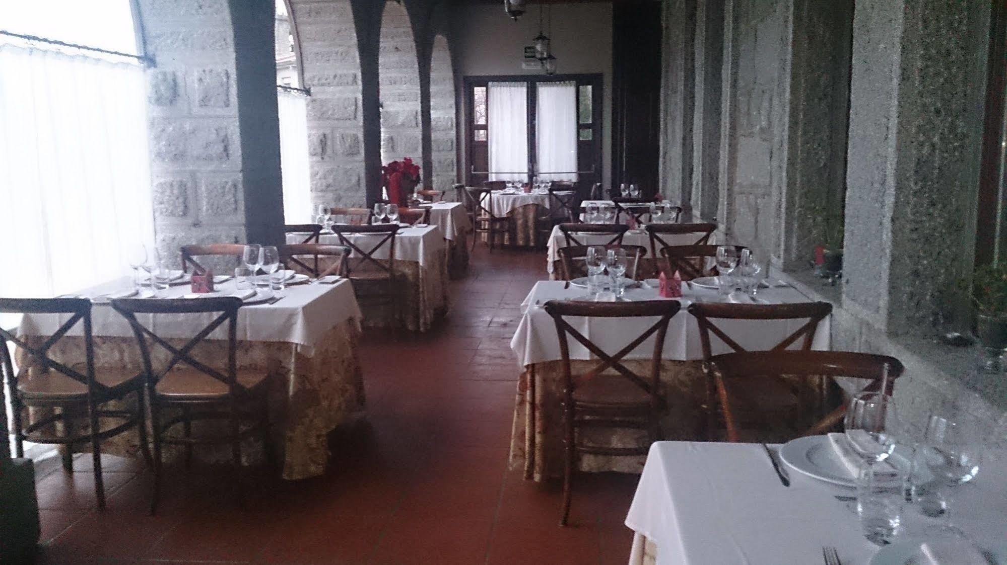 Posada Real Restaurante El Linar Del Zaire Burgohondo Exterior foto